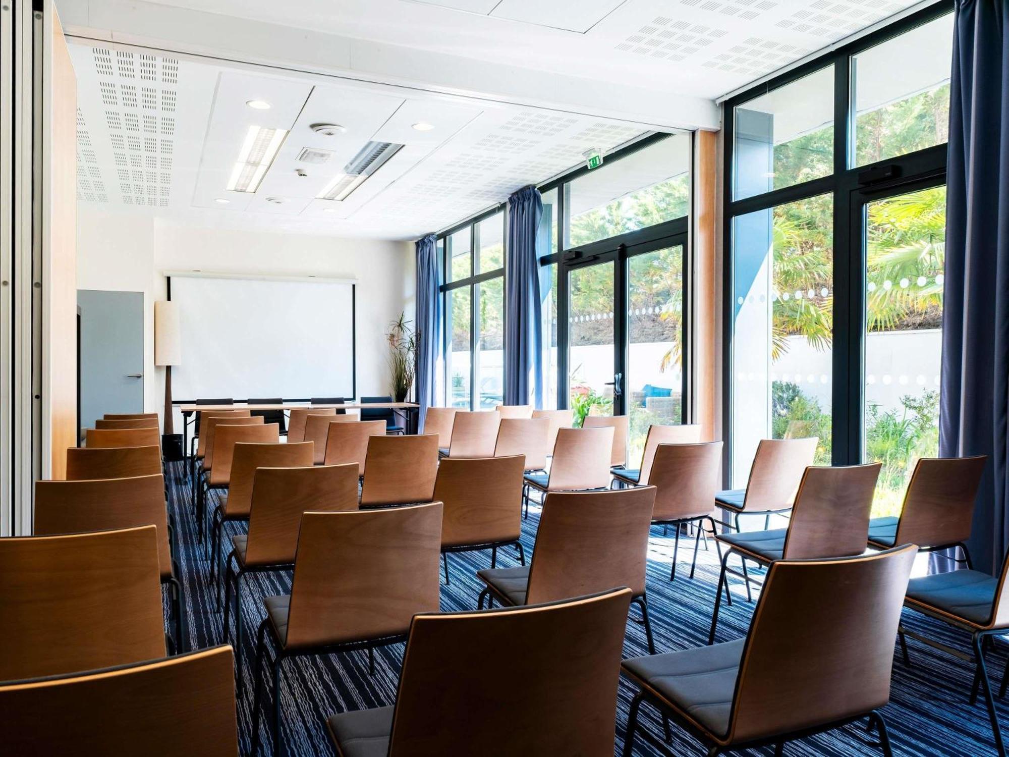 Ibis Styles Centre Hotel 3*